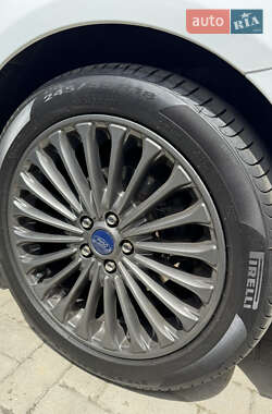 Седан Ford Fusion 2013 в 