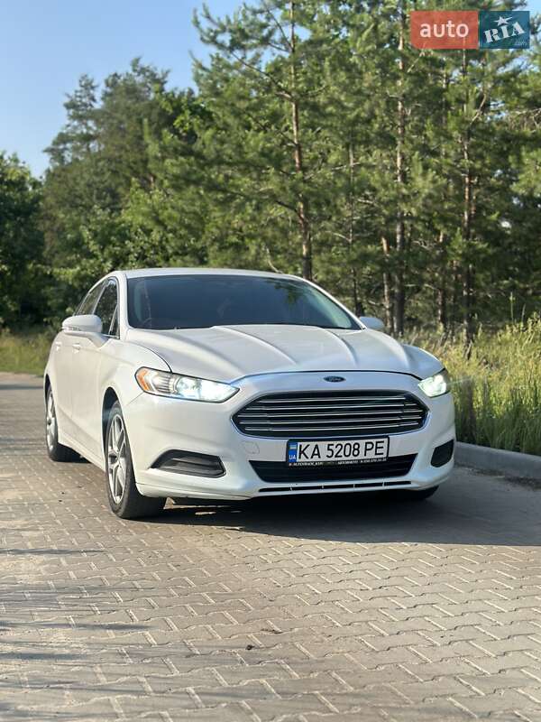 Седан Ford Fusion 2013 в 