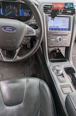 Седан Ford Fusion 2018 в 