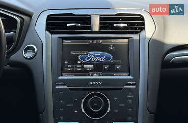 Седан Ford Fusion 2013 в 