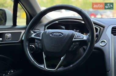 Седан Ford Fusion 2013 в 
