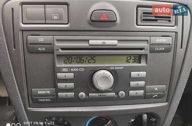Хэтчбек Ford Fusion 2010 в 