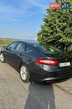 Седан Ford Fusion 2015 в 