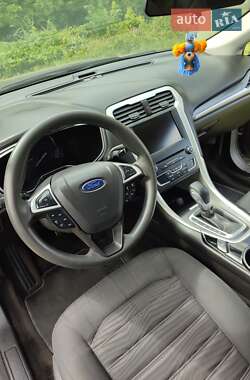Седан Ford Fusion 2015 в 
