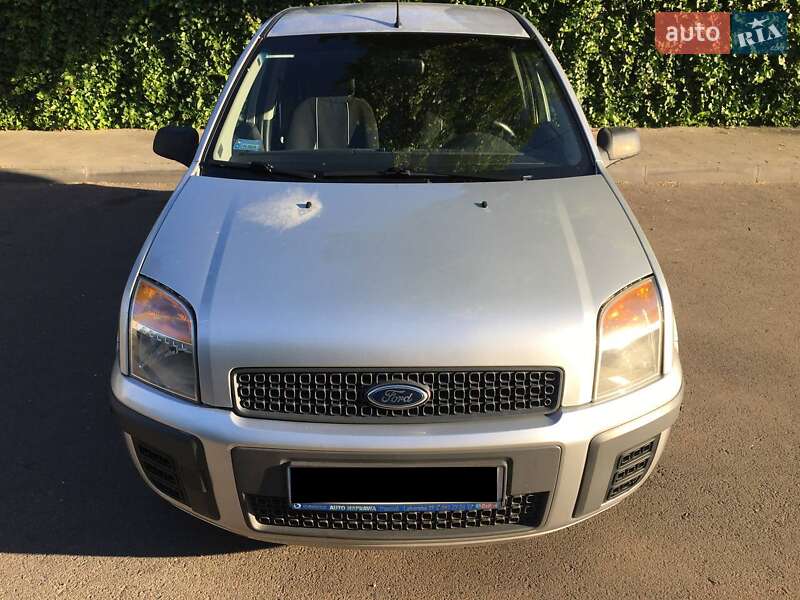 Хэтчбек Ford Fusion 2011 в 