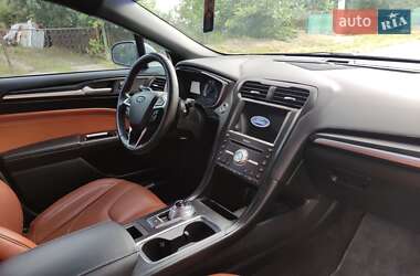 Седан Ford Fusion 2019 в 