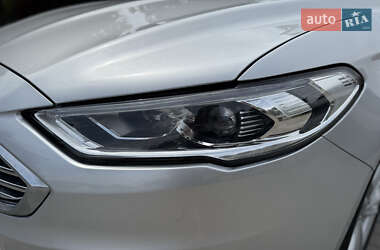 Седан Ford Fusion 2018 в 
