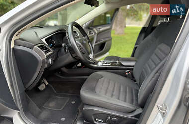 Седан Ford Fusion 2018 в 