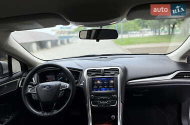 Седан Ford Fusion 2018 в 