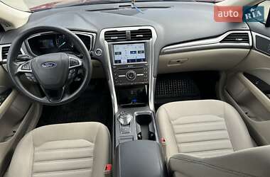 Седан Ford Fusion 2017 в 