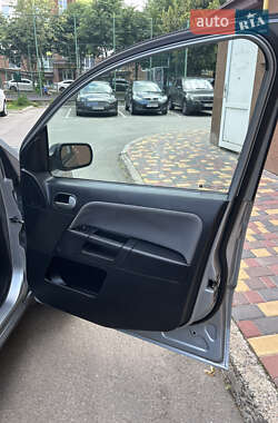 Хетчбек Ford Fusion 2005 в 