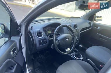 Хэтчбек Ford Fusion 2010 в 