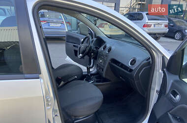 Хэтчбек Ford Fusion 2010 в 