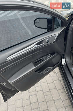 Седан Ford Fusion 2015 в 