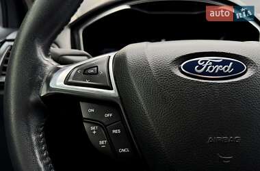 Седан Ford Fusion 2017 в 