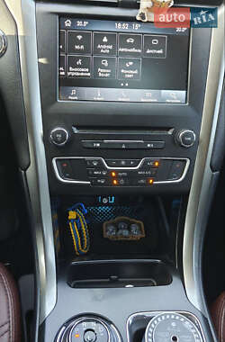 Седан Ford Fusion 2017 в 