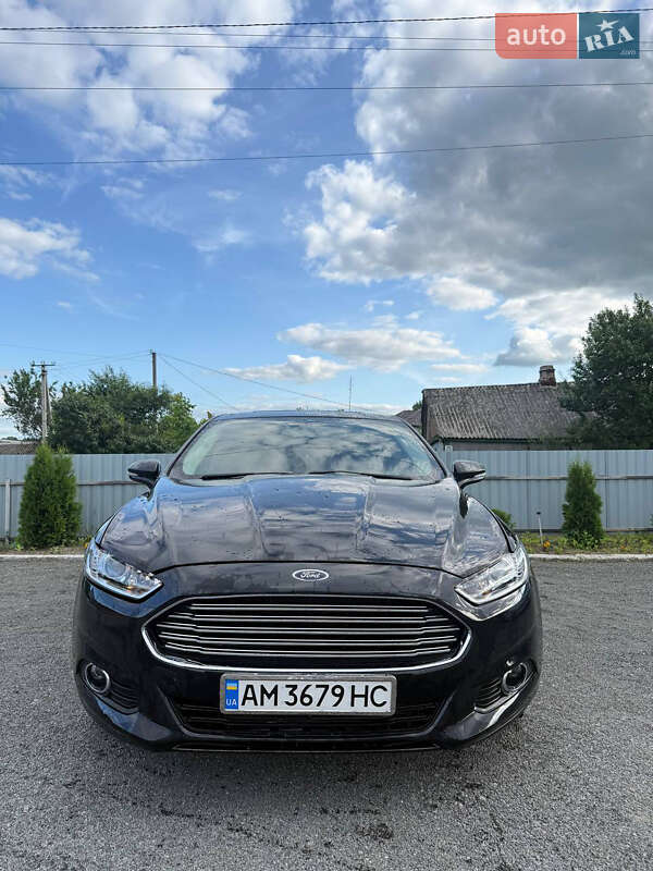 Седан Ford Fusion 2013 в 