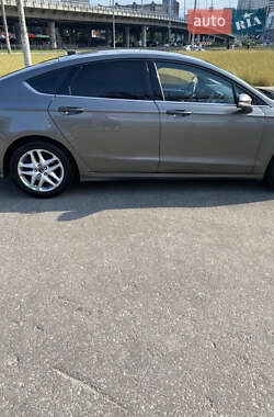 Седан Ford Fusion 2013 в 