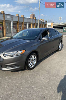 Седан Ford Fusion 2013 в 