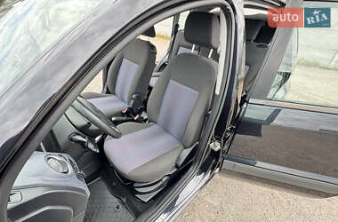 Хэтчбек Ford Fusion 2006 в 