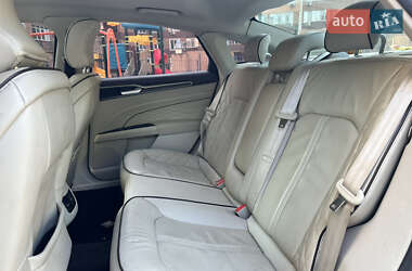 Седан Ford Fusion 2017 в 