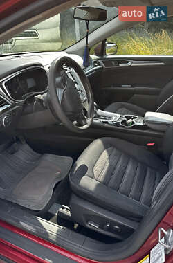 Седан Ford Fusion 2015 в 