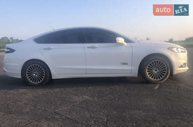 Седан Ford Fusion 2016 в 