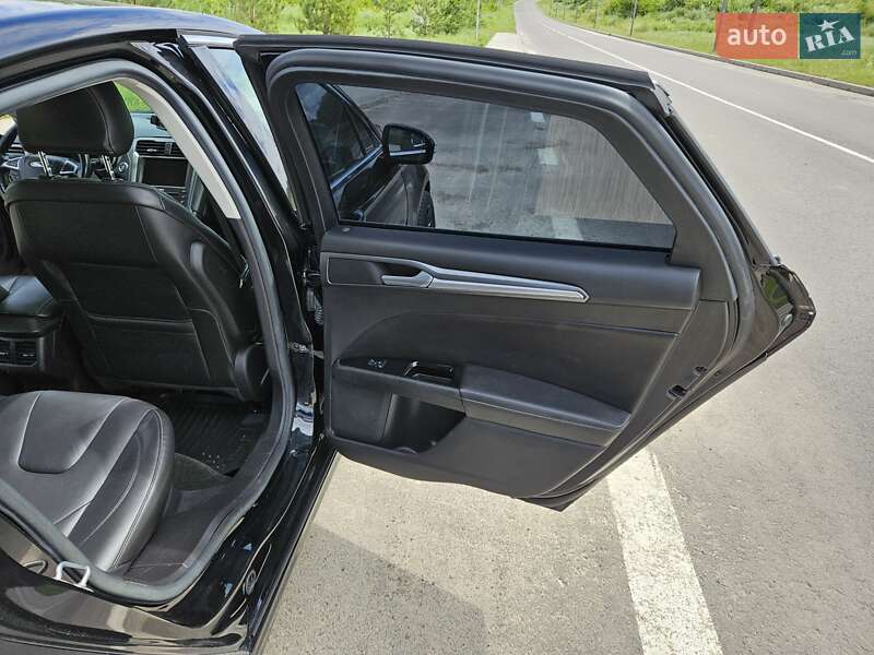 Седан Ford Fusion 2016 в Гоще