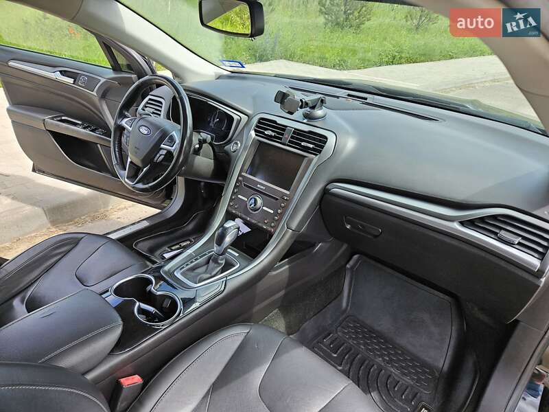 Седан Ford Fusion 2016 в Гоще