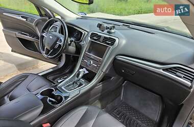 Седан Ford Fusion 2016 в 