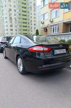 Седан Ford Fusion 2013 в 