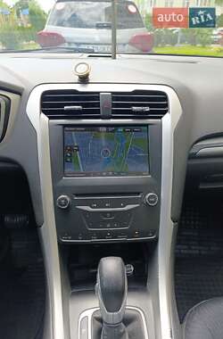Седан Ford Fusion 2013 в 