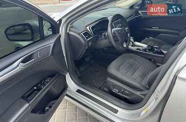 Седан Ford Fusion 2016 в 