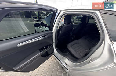 Седан Ford Fusion 2016 в 