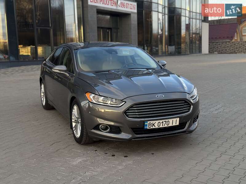 Седан Ford Fusion 2014 в Ровно