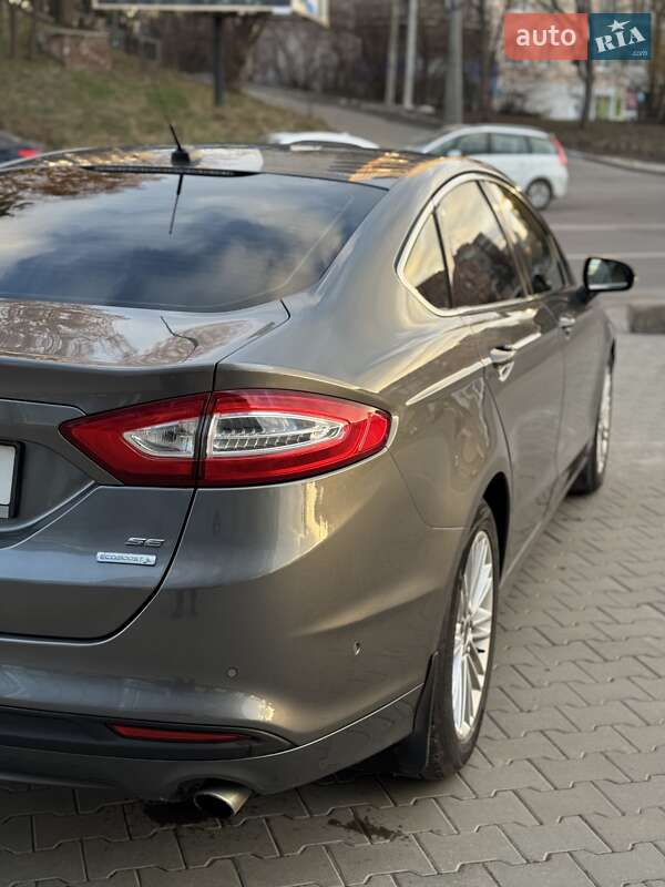 Седан Ford Fusion 2014 в Ровно