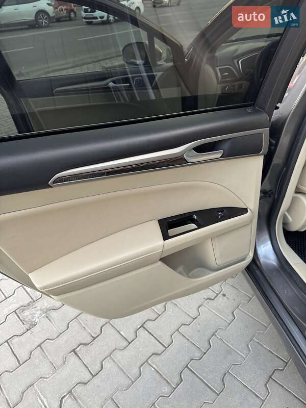 Седан Ford Fusion 2014 в Ровно