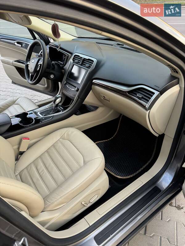 Седан Ford Fusion 2014 в Ровно