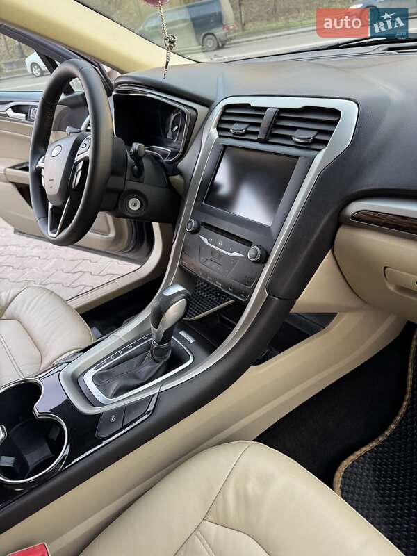 Седан Ford Fusion 2014 в Ровно