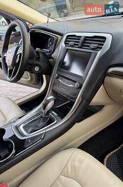 Седан Ford Fusion 2014 в 