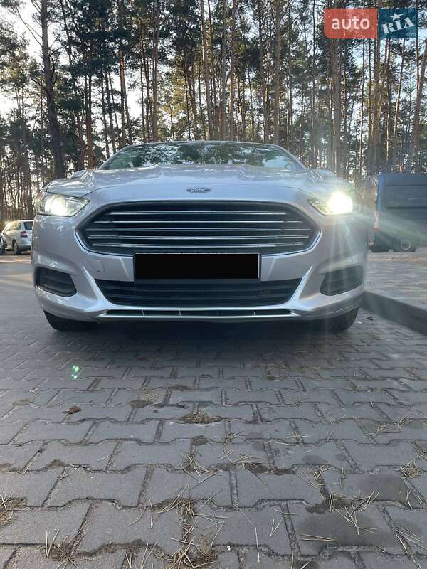 Седан Ford Fusion 2015 в Львові