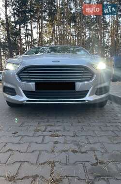 Седан Ford Fusion 2015 в 