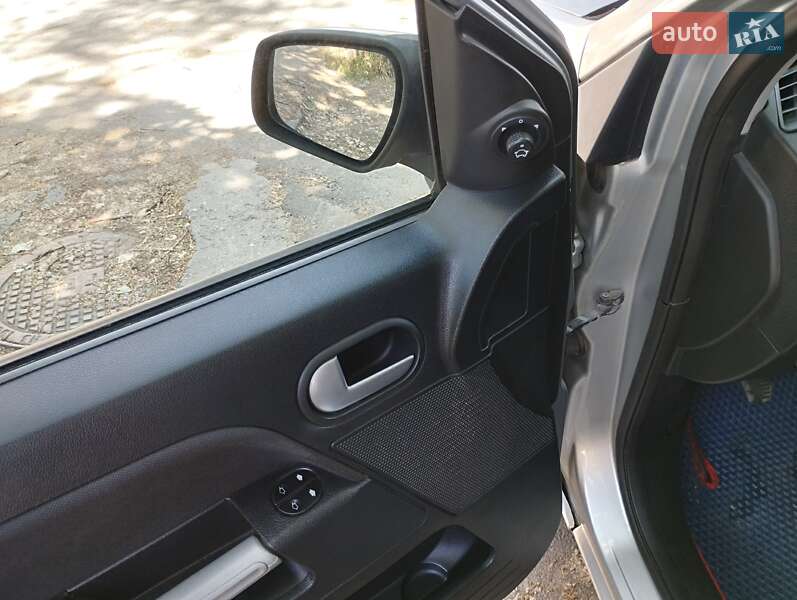 Хэтчбек Ford Fusion 2006 в Черноморске фото 17 Хэтчбек Ford Fusion 2006 в Черноморске