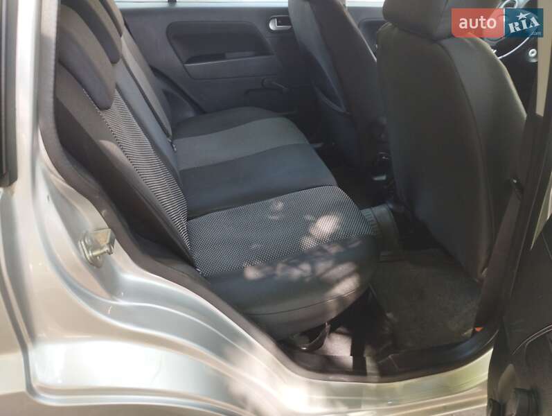 Хэтчбек Ford Fusion 2006 в Черноморске фото 46 Хэтчбек Ford Fusion 2006 в Черноморске