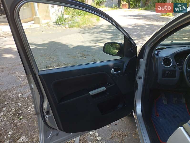 Хэтчбек Ford Fusion 2006 в Черноморске фото 18 Хэтчбек Ford Fusion 2006 в Черноморске
