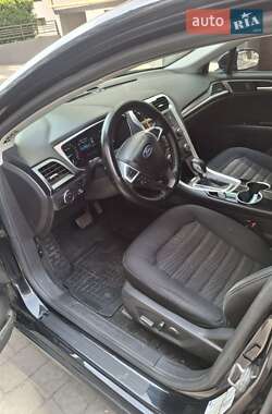 Седан Ford Fusion 2015 в 