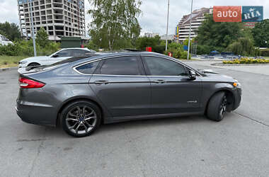 Седан Ford Fusion 2019 в 
