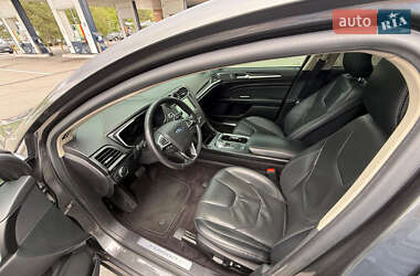 Седан Ford Fusion 2019 в 