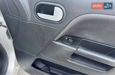 Хэтчбек Ford Fusion 2008 в 