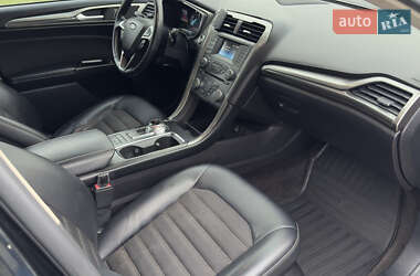 Седан Ford Fusion 2016 в 